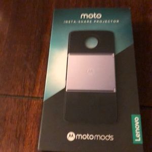 Moto insta share projector